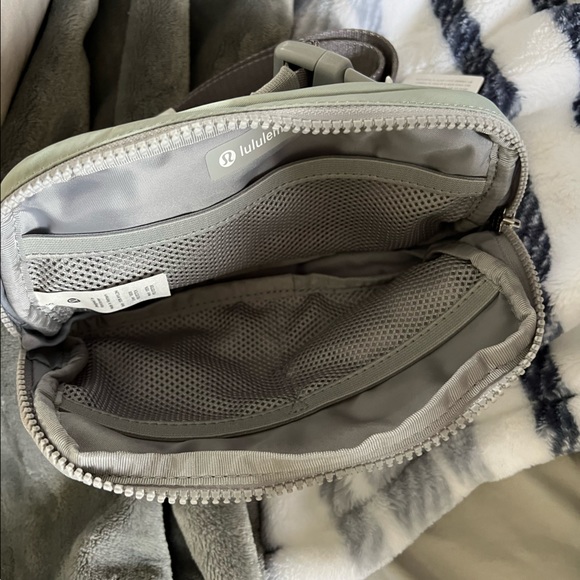 Lululemon Everywhere Belt Bag - Picture 5 of 6